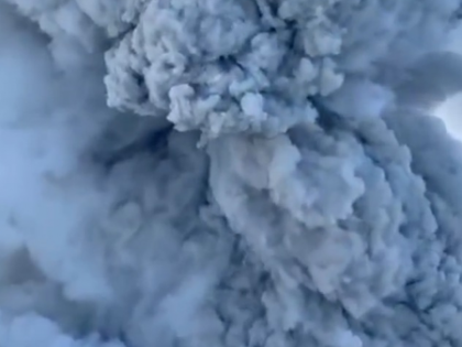 Volcanic eruption prompts highest aviation alert in Russia's Far East | Volcanic eruption prompts highest aviation alert in Russia's Far East Volcanic eruption prompts highest aviation alert in Russia's Far East | Volcanic eruption prompts highest aviation alert in Russia's Far East