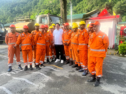 Uttarkashi cloudburst: Uttarakhand CM meets NDRF, SDRF officials; directs them to intensify heli-rescue ops | Uttarkashi cloudburst: Uttarakhand CM meets NDRF, SDRF officials; directs them to intensify heli-rescue ops Uttarkashi cloudburst: Uttarakhand CM meets NDRF, SDRF officials; directs them to intensify heli-rescue ops | Uttarkashi cloudburst: Uttarakhand CM meets NDRF, SDRF officials; directs them to intensify heli-rescue ops