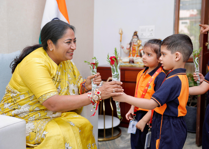 Delhi CM celebrates 'Raksha Bandhan' with schoolchildren at Jan Seva Sadan | Delhi CM celebrates 'Raksha Bandhan' with schoolchildren at Jan Seva Sadan Delhi CM celebrates 'Raksha Bandhan' with schoolchildren at Jan Seva Sadan | Delhi CM celebrates 'Raksha Bandhan' with schoolchildren at Jan Seva Sadan