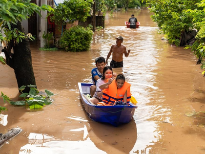 Flood relief efforts intensify as Lao communities, authorities unite | Flood relief efforts intensify as Lao communities, authorities unite Flood relief efforts intensify as Lao communities, authorities unite | Flood relief efforts intensify as Lao communities, authorities unite