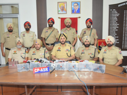 Cross-border smuggling module bused in Amritsar; 7 sophisticated pistols seized | Cross-border smuggling module bused in Amritsar; 7 sophisticated pistols seized Cross-border smuggling module bused in Amritsar; 7 sophisticated pistols seized | Cross-border smuggling module bused in Amritsar; 7 sophisticated pistols seized
