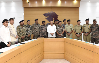 Over 3.5 lakh Rakhis made by Gujarat’s Anganwadi sisters sent to soldiers | Over 3.5 lakh Rakhis made by Gujarat’s Anganwadi sisters sent to soldiers