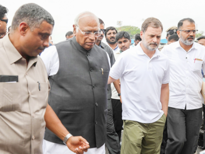 LoP Gandhi, Kharge vow to fight for tribals’ rights | LoP Gandhi, Kharge vow to fight for tribals’ rights LoP Gandhi, Kharge vow to fight for tribals’ rights | LoP Gandhi, Kharge vow to fight for tribals’ rights