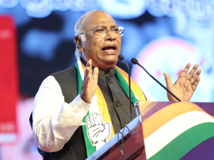 Kharge to host dinner for INDIA bloc MPs amid 'poll fraud', SIR row | Kharge to host dinner for INDIA bloc MPs amid 'poll fraud', SIR row Kharge to host dinner for INDIA bloc MPs amid 'poll fraud', SIR row | Kharge to host dinner for INDIA bloc MPs amid 'poll fraud', SIR row