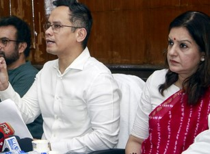If EC has different facts, publish them: Cong, Shiv Sena (UBT) back LoP Gandhi’s allegations of voter fraud | If EC has different facts, publish them: Cong, Shiv Sena (UBT) back LoP Gandhi’s allegations of voter fraud
