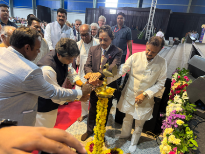 Political rivals Digvijaya, Jyotiraditya Scindia walk together for an event in Bhopal | Political rivals Digvijaya, Jyotiraditya Scindia walk together for an event in Bhopal