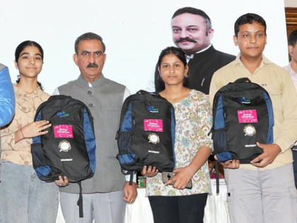 Himachal Pradesh CM hands over appointment letters to 312 drawing teachers | Himachal Pradesh CM hands over appointment letters to 312 drawing teachers