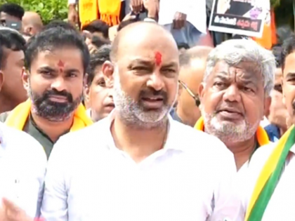 KCR tapped phones of daughter Kavitha, son-in-law and others: Union MoS Bandi Sanjay | KCR tapped phones of daughter Kavitha, son-in-law and others: Union MoS Bandi Sanjay