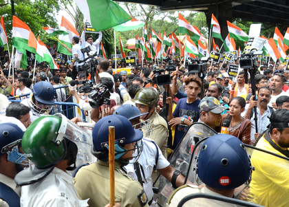 RG Kar victim's mom injured during protest, father lodges complaint against Kolkata Police | RG Kar victim's mom injured during protest, father lodges complaint against Kolkata Police RG Kar victim's mom injured during protest, father lodges complaint against Kolkata Police | RG Kar victim's mom injured during protest, father lodges complaint against Kolkata Police