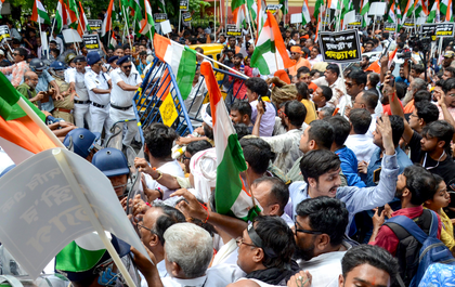 Kolkata Nabanna Avijan march violence: 7 FIRs registered against BJP leaders | Kolkata Nabanna Avijan march violence: 7 FIRs registered against BJP leaders