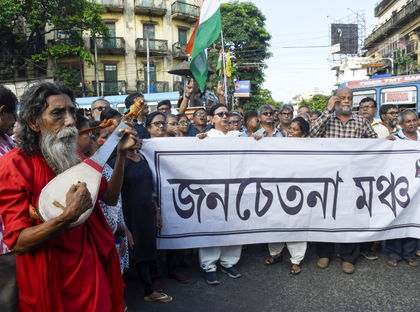 RG Kar rape-murder: 'March to Secretariat' rally taken out to mark 1st anniversary marred by injuries | RG Kar rape-murder: 'March to Secretariat' rally taken out to mark 1st anniversary marred by injuries RG Kar rape-murder: 'March to Secretariat' rally taken out to mark 1st anniversary marred by injuries | RG Kar rape-murder: 'March to Secretariat' rally taken out to mark 1st anniversary marred by injuries