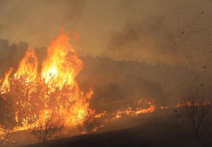 Thousands under evacuation orders as fast-moving wildfire rages in Southern California | Thousands under evacuation orders as fast-moving wildfire rages in Southern California Thousands under evacuation orders as fast-moving wildfire rages in Southern California | Thousands under evacuation orders as fast-moving wildfire rages in Southern California