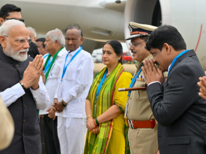 PM Modi arrives in Bengaluru; thousands line up on roads to welcome him | PM Modi arrives in Bengaluru; thousands line up on roads to welcome him PM Modi arrives in Bengaluru; thousands line up on roads to welcome him | PM Modi arrives in Bengaluru; thousands line up on roads to welcome him