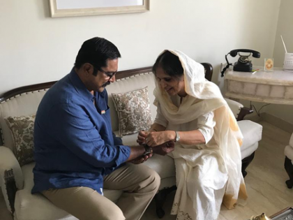 My Rakhi sister Pinky Singh has wished me on Raksha Bandhan every year for the past 25 years without fail, says Sarath Kumar | My Rakhi sister Pinky Singh has wished me on Raksha Bandhan every year for the past 25 years without fail, says Sarath Kumar My Rakhi sister Pinky Singh has wished me on Raksha Bandhan every year for the past 25 years without fail, says Sarath Kumar | My Rakhi sister Pinky Singh has wished me on Raksha Bandhan every year for the past 25 years without fail, says Sarath Kumar