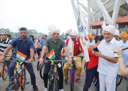 Sports Min Mandaviya leads 35th Fit India Sundays on Cycle Tiranga Rally with Panchayat representatives in Delhi | Sports Min Mandaviya leads 35th Fit India Sundays on Cycle Tiranga Rally with Panchayat representatives in Delhi Sports Min Mandaviya leads 35th Fit India Sundays on Cycle Tiranga Rally with Panchayat representatives in Delhi | Sports Min Mandaviya leads 35th Fit India Sundays on Cycle Tiranga Rally with Panchayat representatives in Delhi