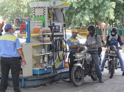 Govt taking relook at licensing rules for petrol pumps | Govt taking relook at licensing rules for petrol pumps Govt taking relook at licensing rules for petrol pumps | Govt taking relook at licensing rules for petrol pumps