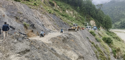 Landslide blocks Uttarkashi-Gangnani road near Netala, traffic disrupted for hours | Landslide blocks Uttarkashi-Gangnani road near Netala, traffic disrupted for hours
