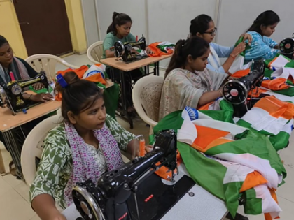 Prayagraj: Women becoming self-reliant, financially strong through 'Har Ghar Tiranga' campaign | Prayagraj: Women becoming self-reliant, financially strong through 'Har Ghar Tiranga' campaign