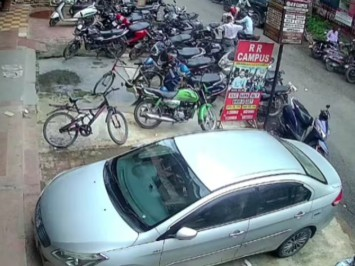 Jewellery shop employees foil robbery attempt in Patna | Jewellery shop employees foil robbery attempt in Patna