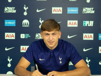 Mikey Moore signs long-term Spurs deal on his 18th birthday | Mikey Moore signs long-term Spurs deal on his 18th birthday