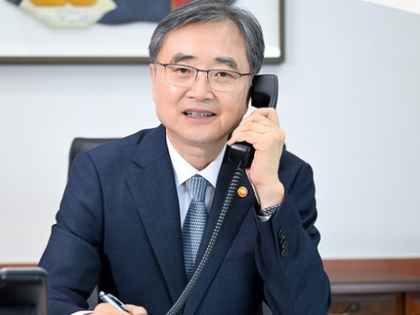 Top diplomats of South Korea, Britain discuss bilateral ties in first phone talks | Top diplomats of South Korea, Britain discuss bilateral ties in first phone talks