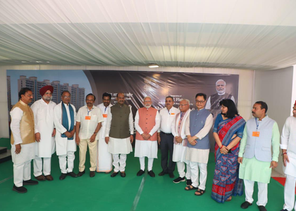Days after resigning as Trinamool Chief Whip in LS, Kalyan Banerjee spotted interacting cordially with PM Modi | Days after resigning as Trinamool Chief Whip in LS, Kalyan Banerjee spotted interacting cordially with PM Modi