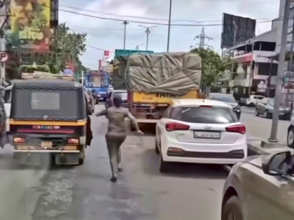 Kerala: Woman police officer Aparna wins applause again for act of kindness | Kerala: Woman police officer Aparna wins applause again for act of kindness