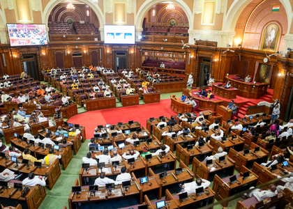 UP Assembly's first-ever 24-hour debate on 'Vision Document 2047' underway | UP Assembly's first-ever 24-hour debate on 'Vision Document 2047' underway UP Assembly's first-ever 24-hour debate on 'Vision Document 2047' underway | UP Assembly's first-ever 24-hour debate on 'Vision Document 2047' underway