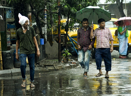 Low-pressure system over Bay of Bengal to bring heavy rain to Kolkata | Low-pressure system over Bay of Bengal to bring heavy rain to Kolkata