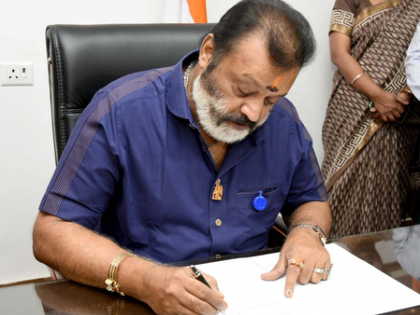 Conversion & trafficking case: MoS Suresh Gopi hears concerns of nun's family, assures support | Conversion & trafficking case: MoS Suresh Gopi hears concerns of nun's family, assures support