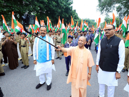 Tiranga Yatra: Lucknow streets resonate with patriotism as citizens march with Tricolour; CM Yogi clicks selfies | Tiranga Yatra: Lucknow streets resonate with patriotism as citizens march with Tricolour; CM Yogi clicks selfies