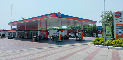 IOCL's Q1 net profit surges 83 pc to Rs 6,808 crore | IOCL's Q1 net profit surges 83 pc to Rs 6,808 crore