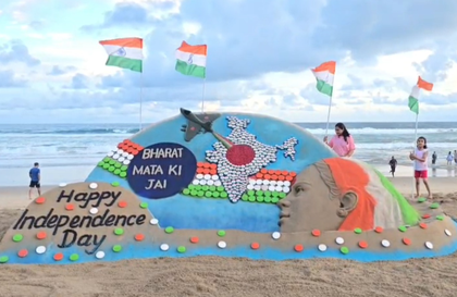 Puri beach transforms into canvas of Indian valour and innovation this Independence Day | Puri beach transforms into canvas of Indian valour and innovation this Independence Day