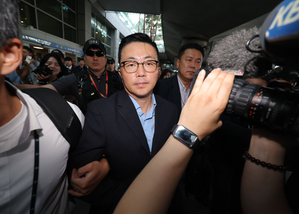 South Korea: Ex-first lady's 'butler' attends arrest warrant hearing over embezzlement | South Korea: Ex-first lady's 'butler' attends arrest warrant hearing over embezzlement