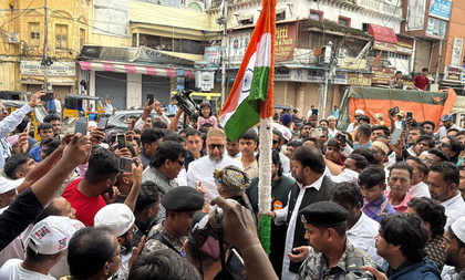 Owaisi brothers hoist Tricolour in Hyderabad on I-Day | Owaisi brothers hoist Tricolour in Hyderabad on I-Day