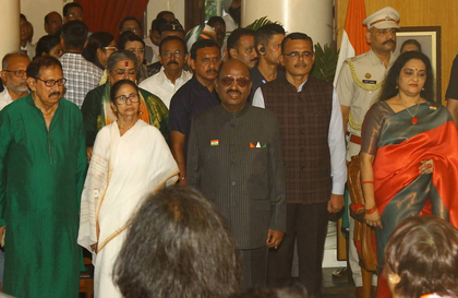 Bengal CM Mamata meets Governor Bose at Raj Bhavan on I-Day | Bengal CM Mamata meets Governor Bose at Raj Bhavan on I-Day