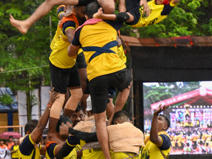 Two dead, over 200 injured during Dahi Handi festivities in Mumbai | Two dead, over 200 injured during Dahi Handi festivities in Mumbai