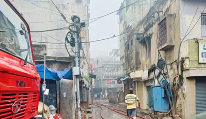One charred to death, three feared dead in fire at Bengaluru market | One charred to death, three feared dead in fire at Bengaluru market