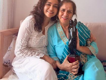 Amruta Khanvilkar finally lays her hands on Maharashtra State Film Awards trophy, shares pictures with loved ones | Amruta Khanvilkar finally lays her hands on Maharashtra State Film Awards trophy, shares pictures with loved ones