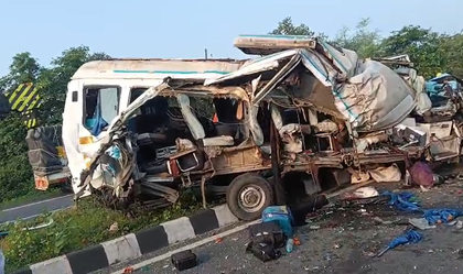 MP: Four of Gujarat musical troupe killed, 11 injured in Shivpuri road accident | MP: Four of Gujarat musical troupe killed, 11 injured in Shivpuri road accident