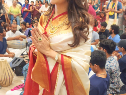 Bhagyashree is 'grateful & blessed' as she offers prayers at two temples this Janmashtami | Bhagyashree is 'grateful & blessed' as she offers prayers at two temples this Janmashtami
