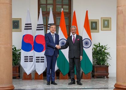 EAM Jaishankar, South Korean counterpart discuss strengthening ties | EAM Jaishankar, South Korean counterpart discuss strengthening ties