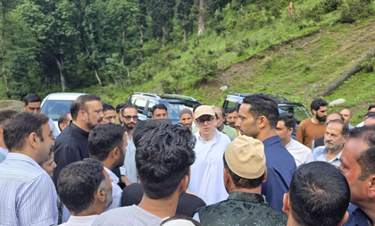 Omar Abdullah visits Kishtwar cloudburst site, announces relief & rehabilitation measures | Omar Abdullah visits Kishtwar cloudburst site, announces relief & rehabilitation measures