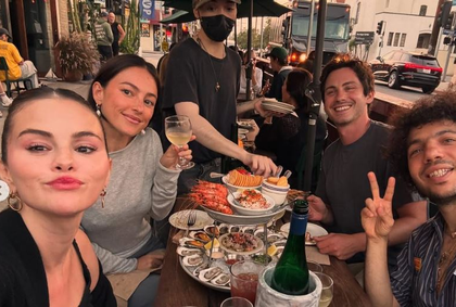 Selena Gomez, Benny Blanco step out of double date | Selena Gomez, Benny Blanco step out of double date