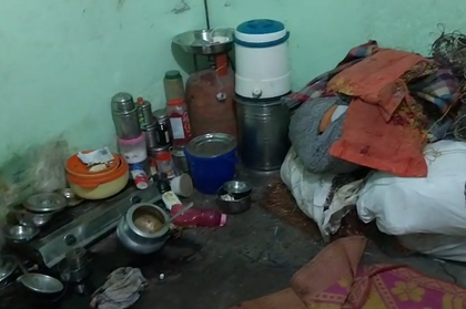 Man kills wife in Delhi's Seelampur, walks into police station to confess crime | Man kills wife in Delhi's Seelampur, walks into police station to confess crime