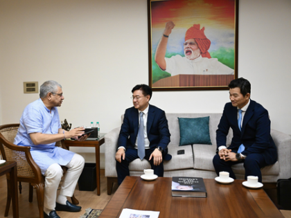 Samsung expands manufacturing of advanced tech devices in India: Ashwini Vaishnaw | Samsung expands manufacturing of advanced tech devices in India: Ashwini Vaishnaw Samsung expands manufacturing of advanced tech devices in India: Ashwini Vaishnaw | Samsung expands manufacturing of advanced tech devices in India: Ashwini Vaishnaw