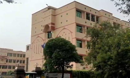 Several Delhi schools receive bomb threats; Oppn slams 'four-engine' BJP govt over security concerns | Several Delhi schools receive bomb threats; Oppn slams 'four-engine' BJP govt over security concerns