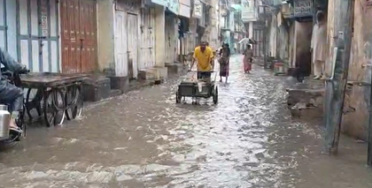 Mumbai reels under torrential rain for 4th day, waterlogging brings city to a halt | Mumbai reels under torrential rain for 4th day, waterlogging brings city to a halt Mumbai reels under torrential rain for 4th day, waterlogging brings city to a halt | Mumbai reels under torrential rain for 4th day, waterlogging brings city to a halt