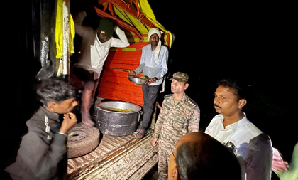 Indian Army joins rescue operation in flood-hit villages in Maharashtra's Nanded | Indian Army joins rescue operation in flood-hit villages in Maharashtra's Nanded Indian Army joins rescue operation in flood-hit villages in Maharashtra's Nanded | Indian Army joins rescue operation in flood-hit villages in Maharashtra's Nanded