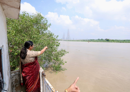 Delhi CM Gupta takes stock of flood-affected areas, assures all possible help | Delhi CM Gupta takes stock of flood-affected areas, assures all possible help Delhi CM Gupta takes stock of flood-affected areas, assures all possible help | Delhi CM Gupta takes stock of flood-affected areas, assures all possible help